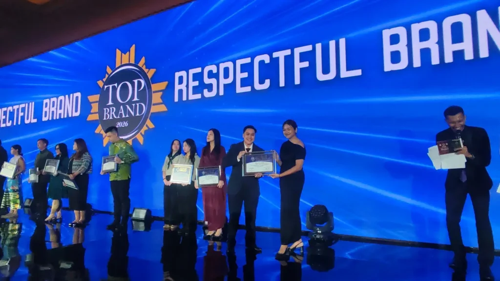 Priscillia Fabiola, Head of Brand of PT Lautan Natural Krimerindo, receives the Top Brand Awards 2026 for FiberCreme