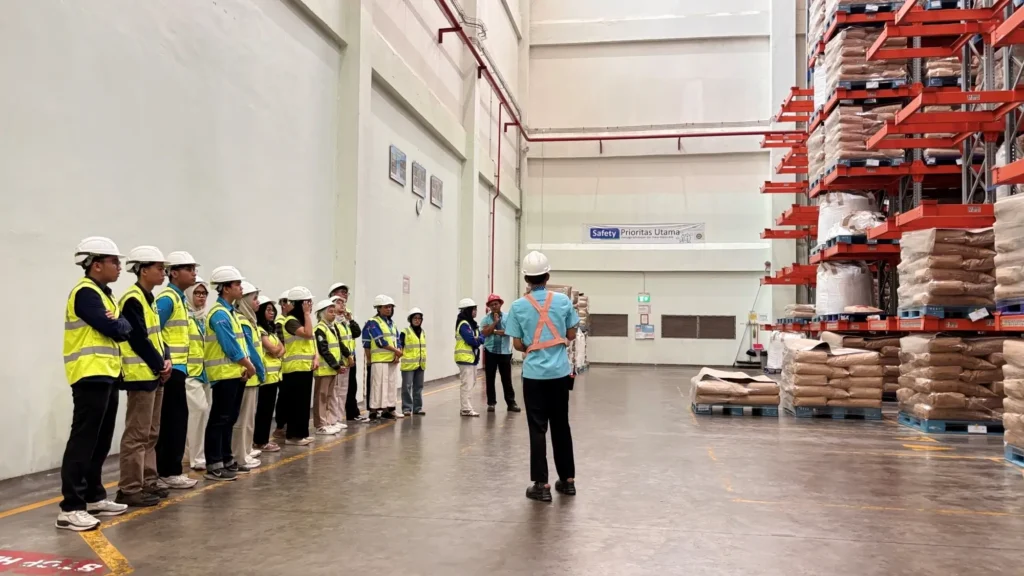 CAMP 2026 participants observe warehouse and supply chain activities at LNK firsthand